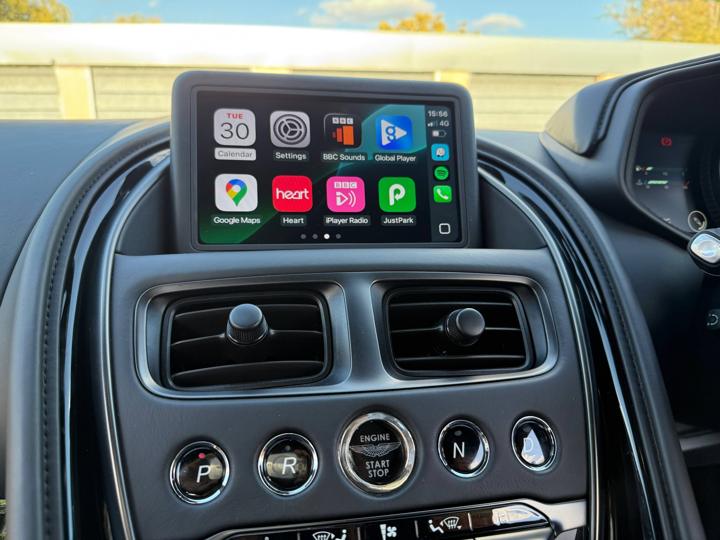Aston Martin DB11 Apple CarPlay